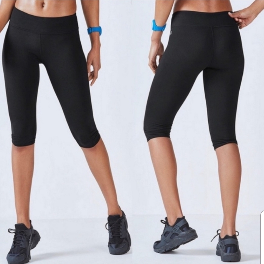 Fabletics Black Mid Rise Powerhold Salar Capri Leggings